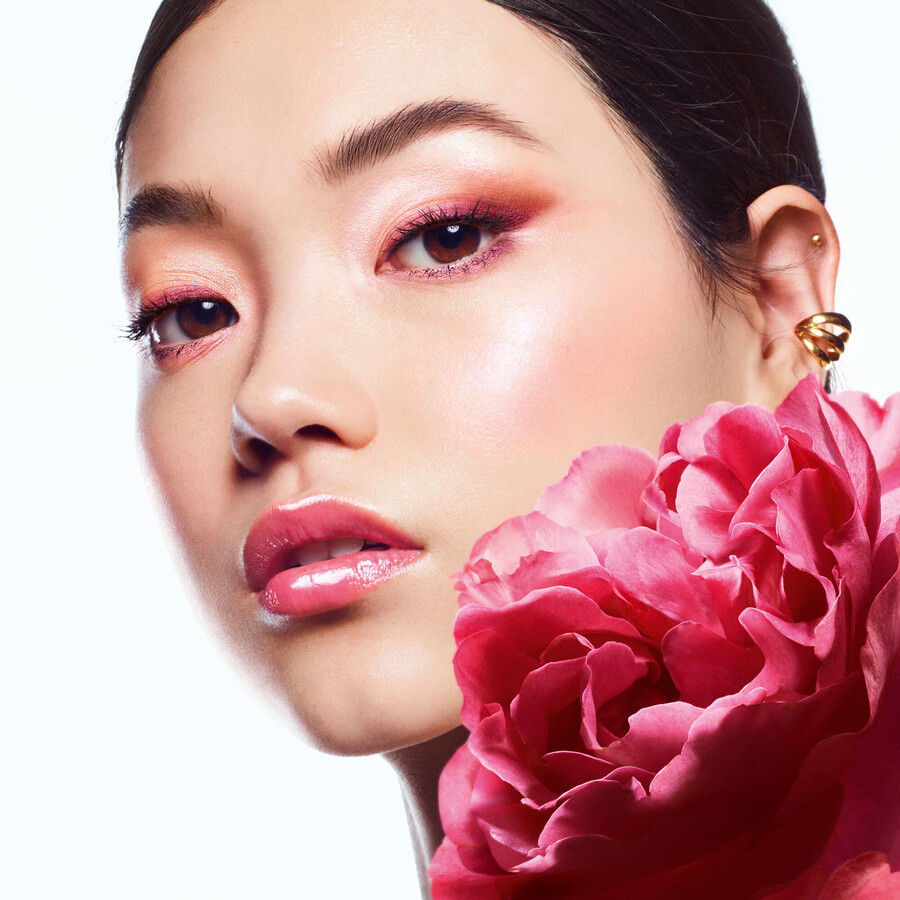 kisskiss bee glow oil ⋅ olio tinta labbra al miele di origine naturale al 92 ⋅ guerlain